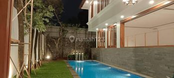 Rumah 2 Lantai Bagus di Mampang Prapatan, Jakarta Selatan