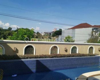 Rumah Mewah Graha Family + Kolam Renang