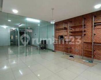 Di jual cepat ruko holis regency 3lantai