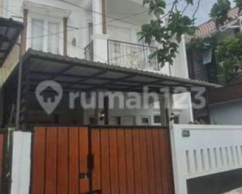 Rumah 2 lt cantik siap huni di Jagakarsa lt 100 m2 lb 130 m2 ada 3 kt 3 km dan 1