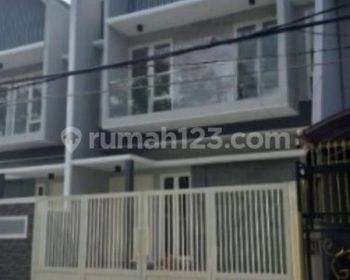 Dijual Rumah Raya Manyar Tirtomoyo Jalan Utama Komplek Double Way