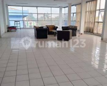 Dijual Gedung Soekarno Hatta Mainroad daerah ramai