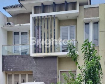 RUMAH 2 LANTAI SIAP HUNI DI CLUSTER ILLAGO PARAMOUNT