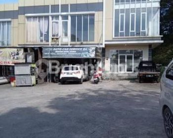 DI  RUKO 2 LANTAI DI BALIKPAPAN REGENCY