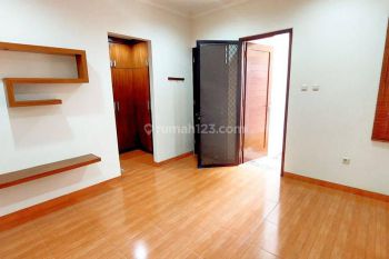 Rumah Cantik Ada Taman Siap Huni Di Sektor 9 Bintaro Hr11341