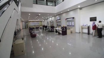 Gedung 3 Lantai Dekat Tugu Jogja Pusat Kota Yogyakarta