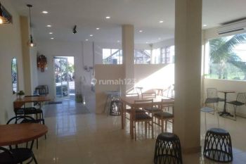 Cafe Strategis Modern  di Canggu 2 lantai