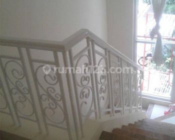 Rumah 8x16m di Beryl, Gading Serpong, Tangerang, Banten. (TT002).