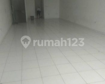Dijual Ruko 3 Lantai Bagus Strategis di Komplek Kurdi