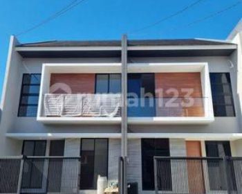 Rumah Baru 2lantai di Manyar Kertoadi Dekat Kertajaya Indah