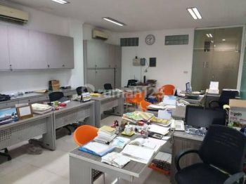 Kantor dekat pelabuhan Tanjung Perak