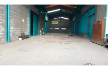 Gudang Disewa Lokasi Strategis di Cibolerang