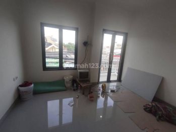 Di  rumah  mewah cantik dan elgan di jln Lio 2 jakarta timur