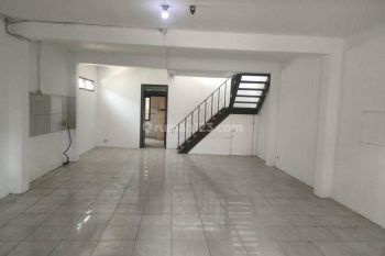 Disewakan Ruang Usaha Luas 2 Lantai Strategs di Jalan Rumah Sakit