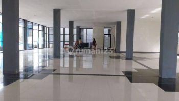 Disewakan gedung kantor super luas di Renon Bali