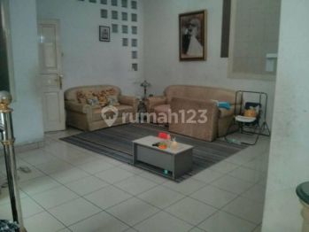 Rumah 2 Lantai Bagus SHM di Taman Holis Indah Thi, Bandung