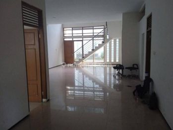 Dijual Rumah Bisa Untuk Usaha di Mekar Wangi Bandung