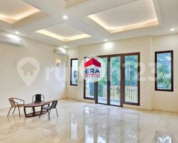 Rumah 2 Lantai Bagus SHM di Jl. Bukit Hijau, Jakarta Selatan