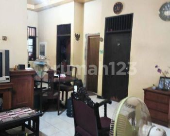 RUMAH  SRENGSENG - KEMBANGAN