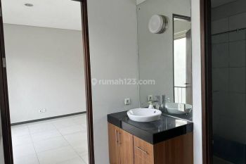 Disewakan Rumah 4 Kamar 2 Lantai ada Pool Dekat Senopati Kebayoran Baru
