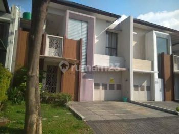 Rumah 2 lantai Bagus The Green Bsd City Dekat Stasiun