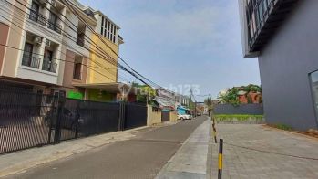 Rumah Kos 17 Kamar Bagus Dan Strategis Di Mampang