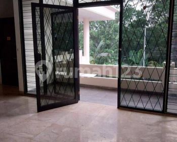 Sewa Pondok indah 2lantai luas tanah 580m, ada swimming pool, 4kamar tidur siap