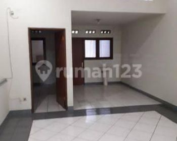 Ruko Disewa 3 Lantai Lokasi Strategis di Mekar Wangi