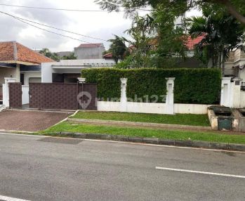 Menteng, Dekat Sudirman Kuningan Jual Rumah Asri Luas 534 M2