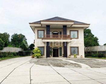 Rumah 2 Lantai 6+3 Kamar Full Furnished Hadap Timur