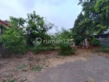 Di  Tanah Dengan Lokasi Strategis