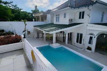 Di Jual Villa Santorini style