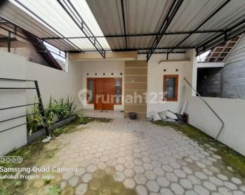 Rumah CANTIK MINIMALIS - HARGA EKONOMIS DENGAN TANAH LUAS Di Dekat Pasar Mlati