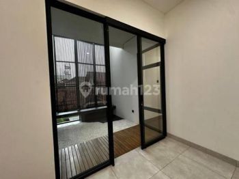 Di sewakan rumah Lux keren pisan di taman Kopo indah 1