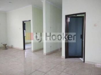 Shophouse on Maid Road Mahendradatta Denpasar