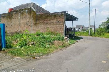 Tanah luasan kecil timur kampus Unriyo Tajem