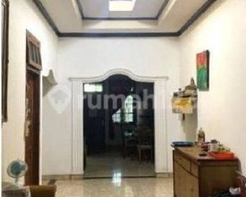 Sale Rumah: Rumah di Jl merpati