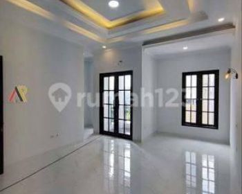 Rumah Ready Classic Elegan Rooftop Di Lokasi Asri Dan Tenang Jaksel