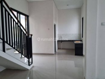 RUMAH SIAP HUNI  2 LANTAI HARGA MURAH DI GAMPING