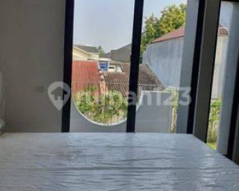 Rumah 2 Lantai di Freja Bagus