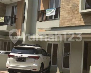 Rumah townhouse cantik dan siap huni dgn harga ekonomis