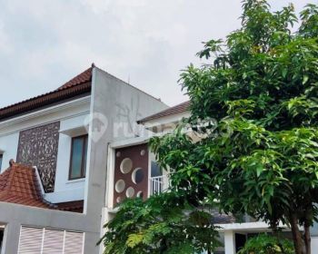 Di jual melalui lelang