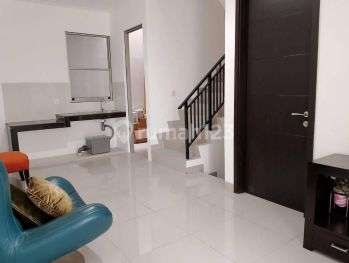 Rumah Bagus Semi Furnished di Cluster Riverside