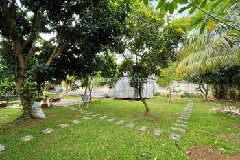 Rumah Villa Hitung Tanah Lengkap Dengan Swimming Pool di Jagakarsa