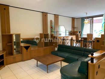 Rumah Bagus 3 Lantai di Setra Duta Laguna , Bandung