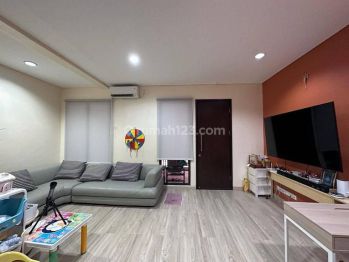 Dijual rumah Bsd, 3 lantai furnished, rapi di Greenwich Whelford