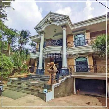 Rumah Mewah Klasik Kawasan Elit Menteng, Jakarta Pusat