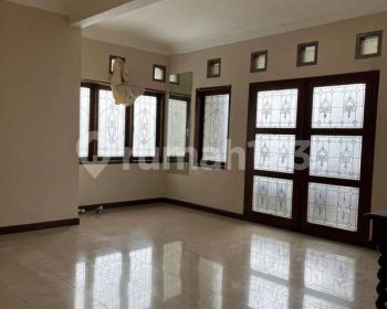 Rumah 2 Lantai Bagus Unfurnished di Cikutra, Bandung