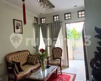 Rumah cantik siap huni di hook di Jalan samali ujung komplek LAN