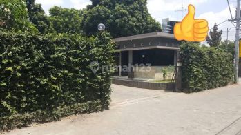 Dijual Tanah Luas Bonus Cafe, Bangunan, Kolam Renang Area Gejayan